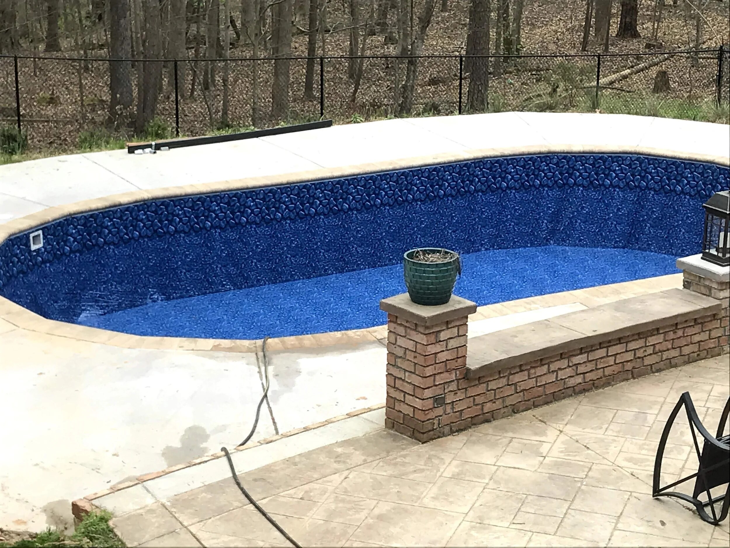 Finished vinyl liner pool with patterned interior